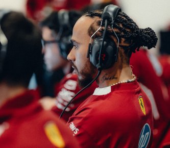 Hamilton, Ferrari’den gelen ilk telefon sonrası yaşadığı şoku anlattı 